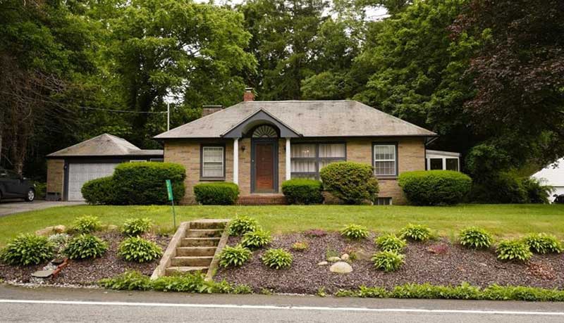 a photo of 318 Saint Paul Street, North Smithfield, RI 02896