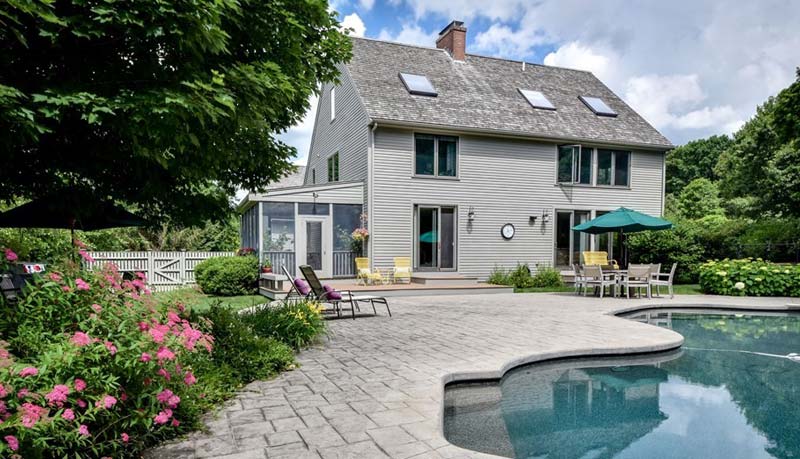 photo of 17 Town Forrest Road in Oxford, MA 01540