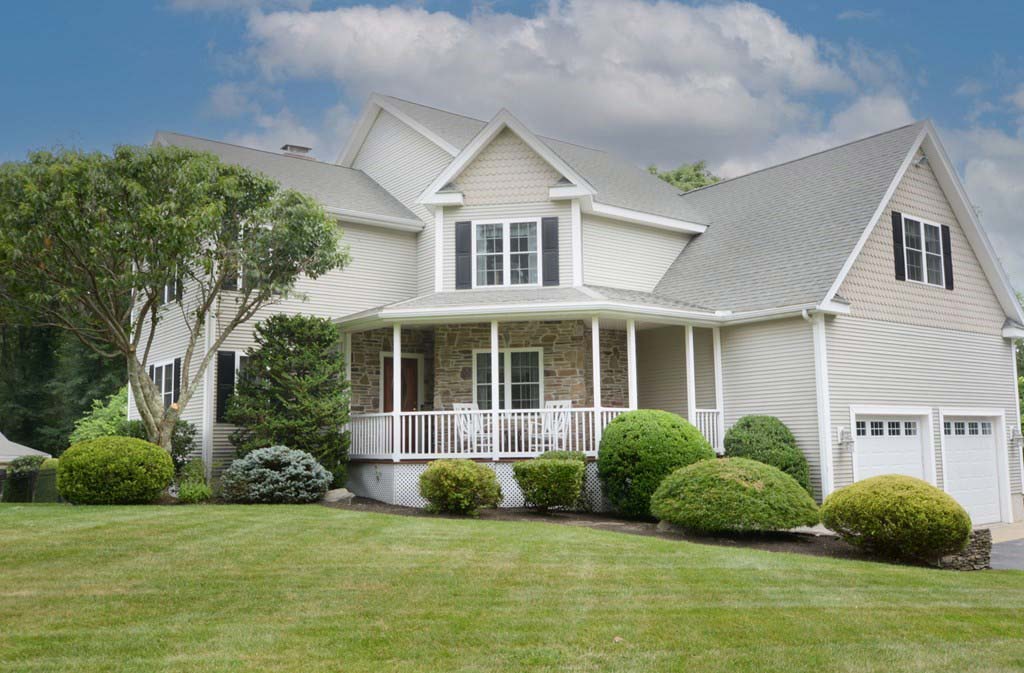 a photo of 172 Pond St. in Uxbridge, MA 01569